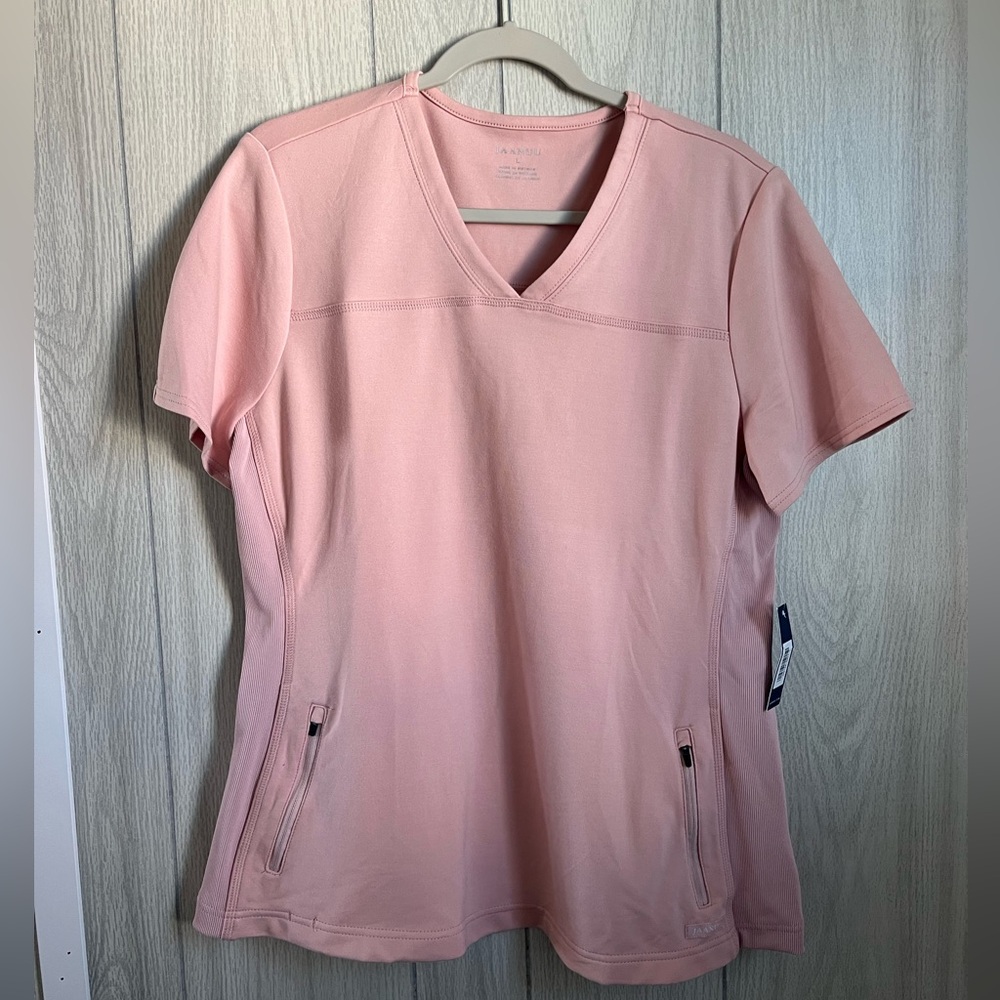 JAANUU WOMEN'S 2-POCKET SIDE-RIB SCRUB TOP- light pink - NWT